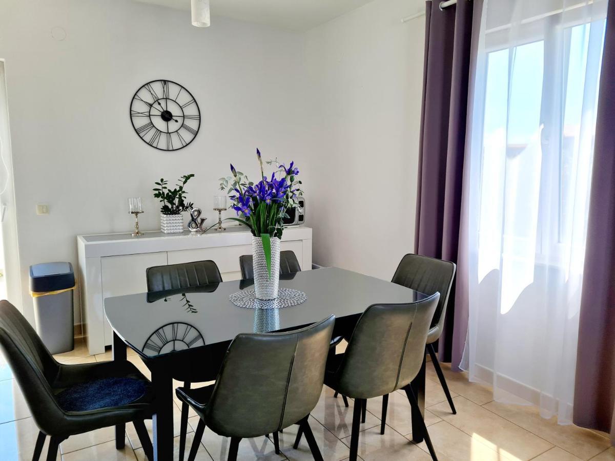 Apartment In Murter Bagian luar foto