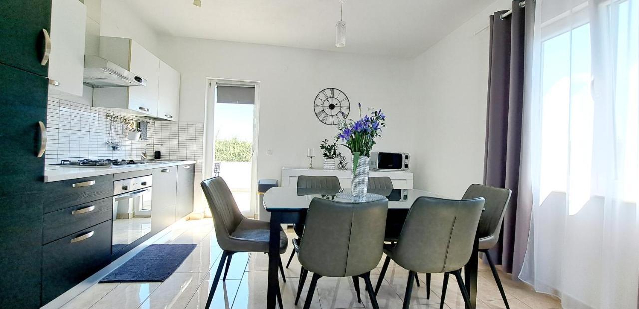 Apartment In Murter Bagian luar foto