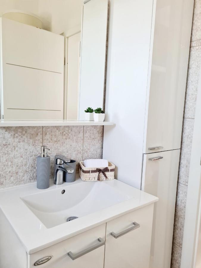 Apartment In Murter Bagian luar foto