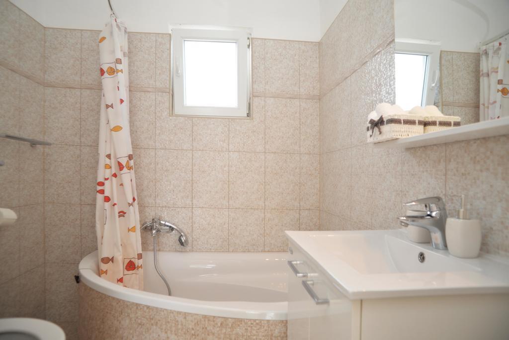 Apartment In Murter Bagian luar foto