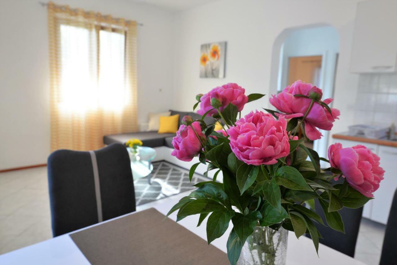 Apartment In Murter Bagian luar foto