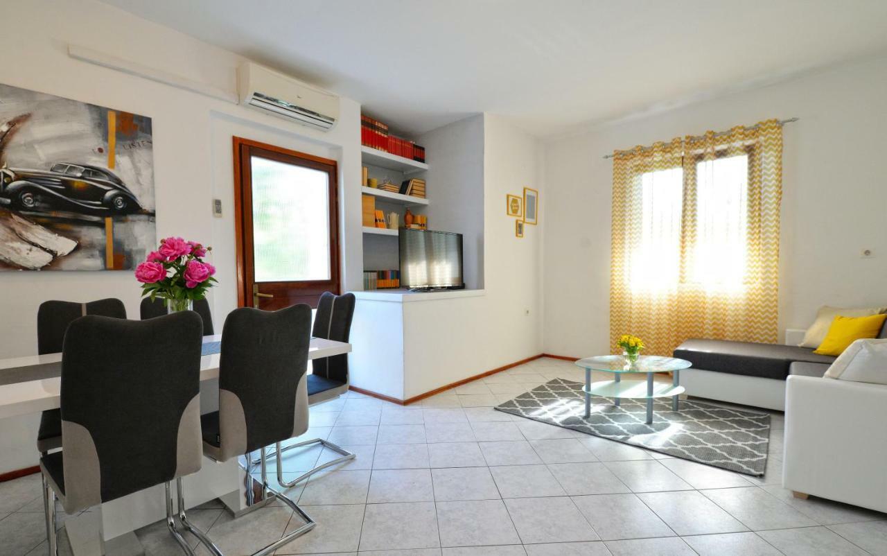 Apartment In Murter Bagian luar foto