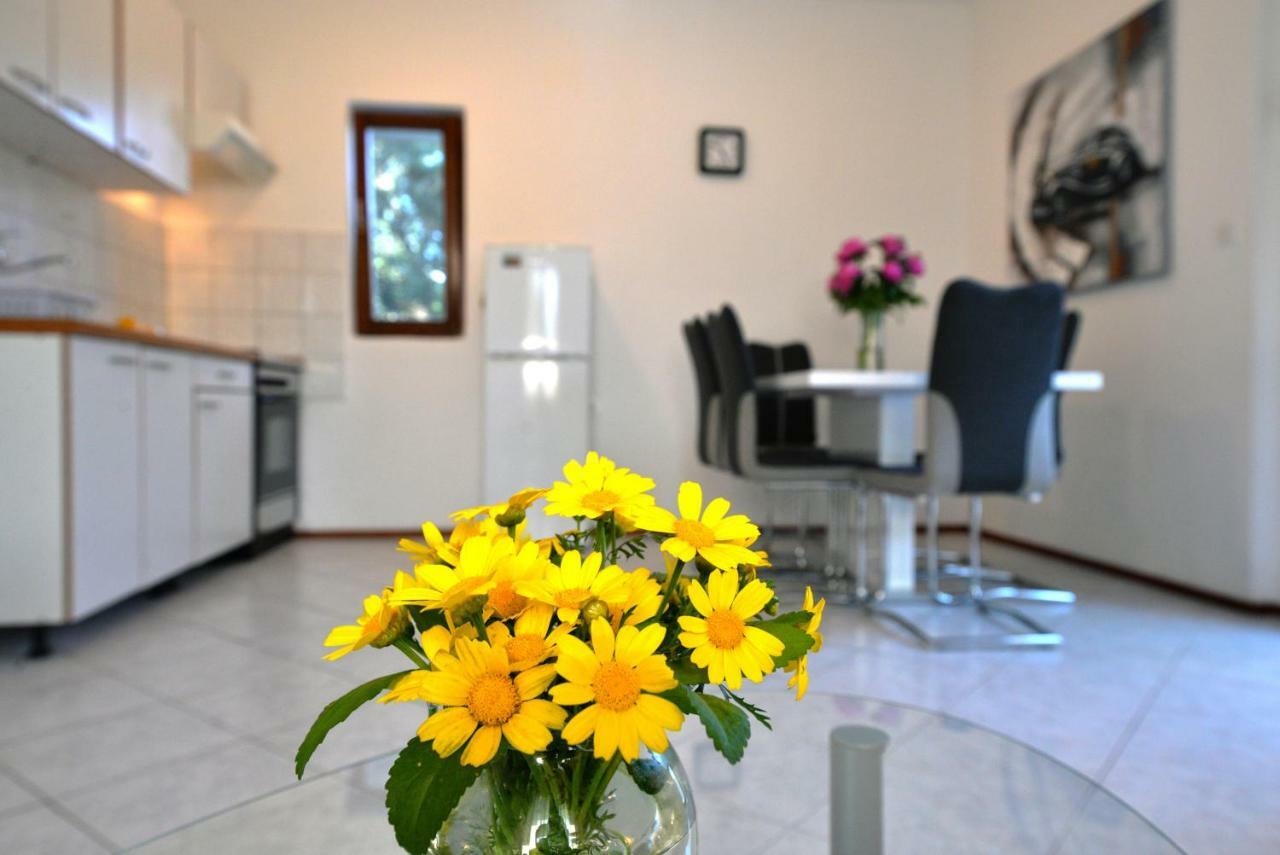 Apartment In Murter Bagian luar foto
