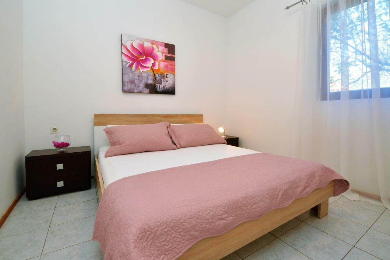 Apartment In Murter Bagian luar foto