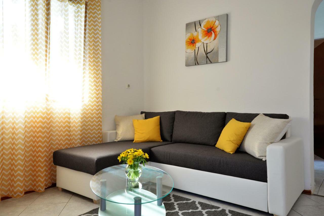 Apartment In Murter Bagian luar foto